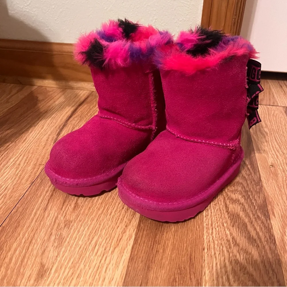 UGG Kids’ Bailey Bow, Plaid Punk, “Rock Rose, Boots Size 6 (little kids)